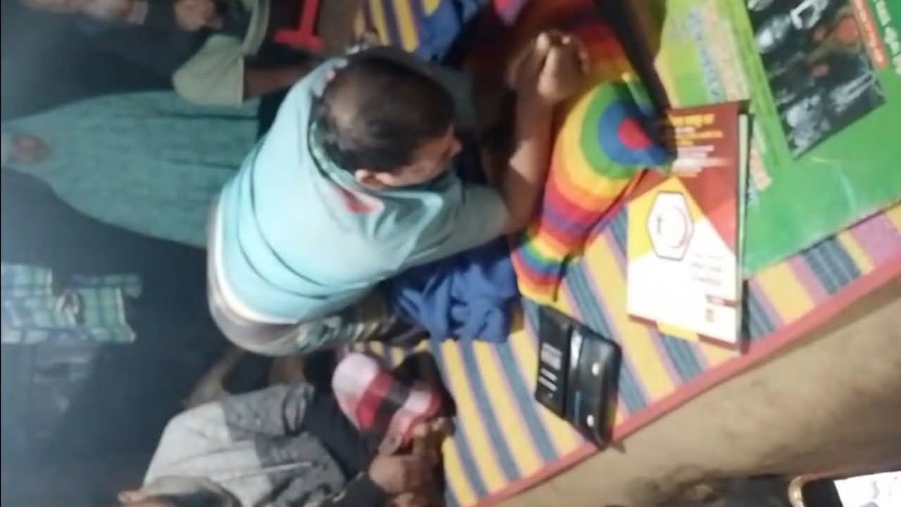 বাঘায় মানবতার জীবনযাপন করছেন অসহায় আজদার আলী, বাঁচতে সহায়তার আকুতি - প্রভাতী নিউজ  - সমাজ ও জীবনধারা