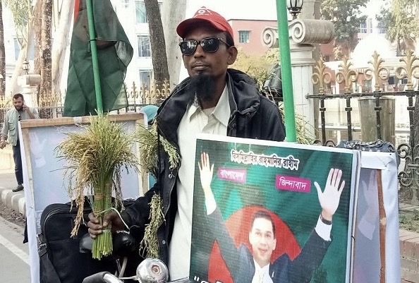 তারেক রহমানের জন্য সাইকেল চালিয়ে ভোলা থেকে ঢাকায় যাচ্ছেন আব্বাস