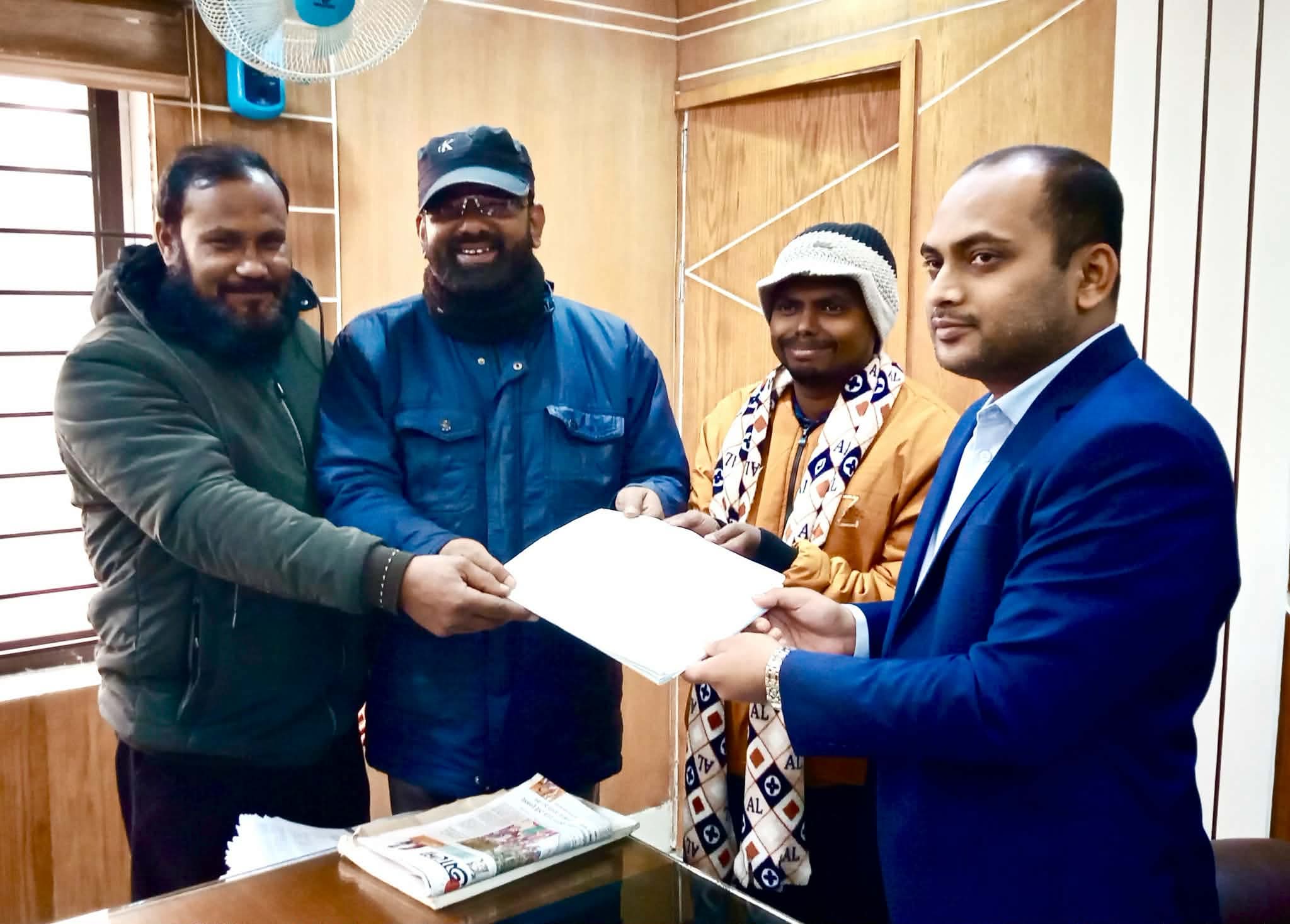 দিনাজপুর-৫ (পার্বতীপুর- ফুলবাড়ি) আসনে কাজী আব্দুল গফুরের পক্ষে জাতীয় পার্টির মনোনয়নপত্র সংগ্রহ