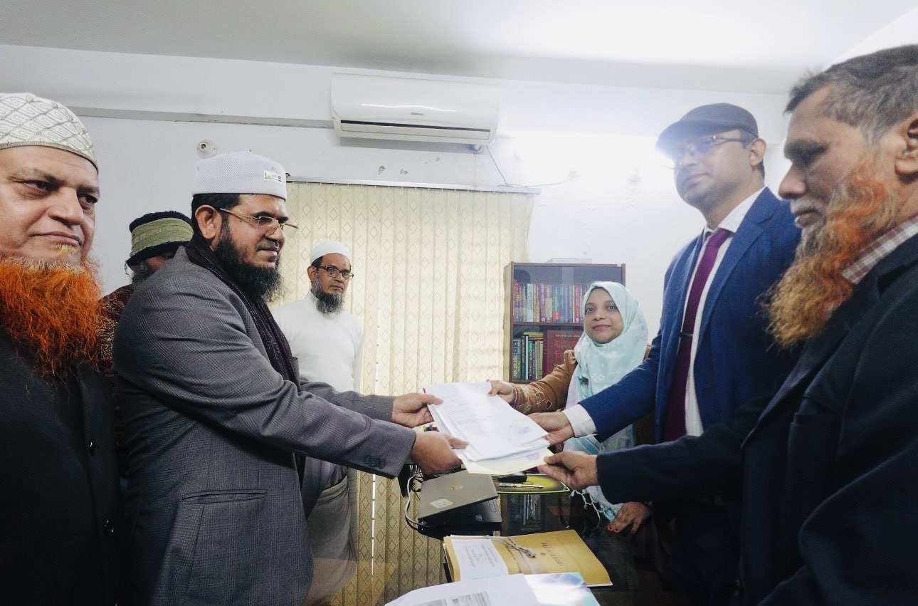 ঢাকা-১৮ আসনে দেয়াল ঘড়ি প্রতীক প্রার্থীর মনোনয়নপত্র জমা