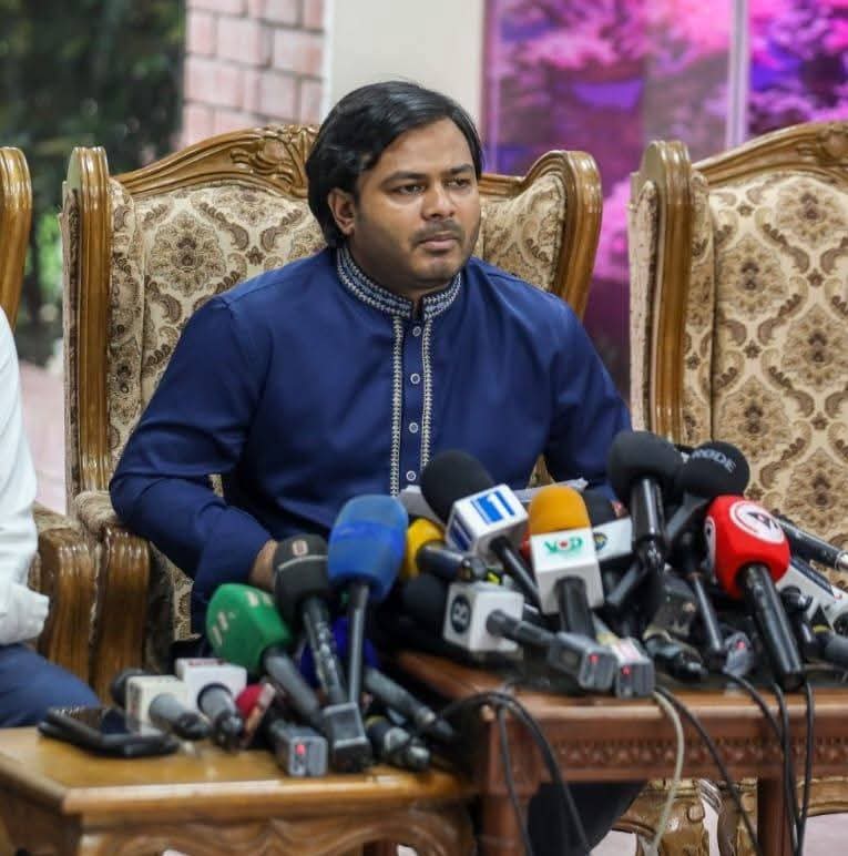 ঢাকা–১৮ আসনে ১১ দলের জোট প্রার্থী আরিফ আদিবের মনোনয়ন জমা