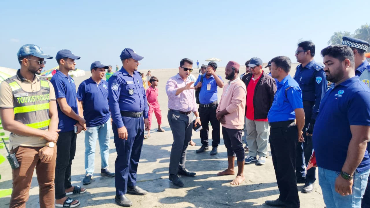 সেন্টমার্টিনের পরিবেশ রক্ষায় যৌথ অভিযান: প্রথম দিনে ৭৬ হাজার টাকা জরিমানা
