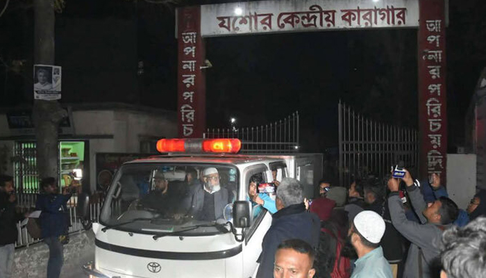 যশোর জেলগেটে স্ত্রী-সন্তানকে শেষ বিদায় দিলেন কারাবন্দি ছাত্রলীগ নেতা সাদ্দাম