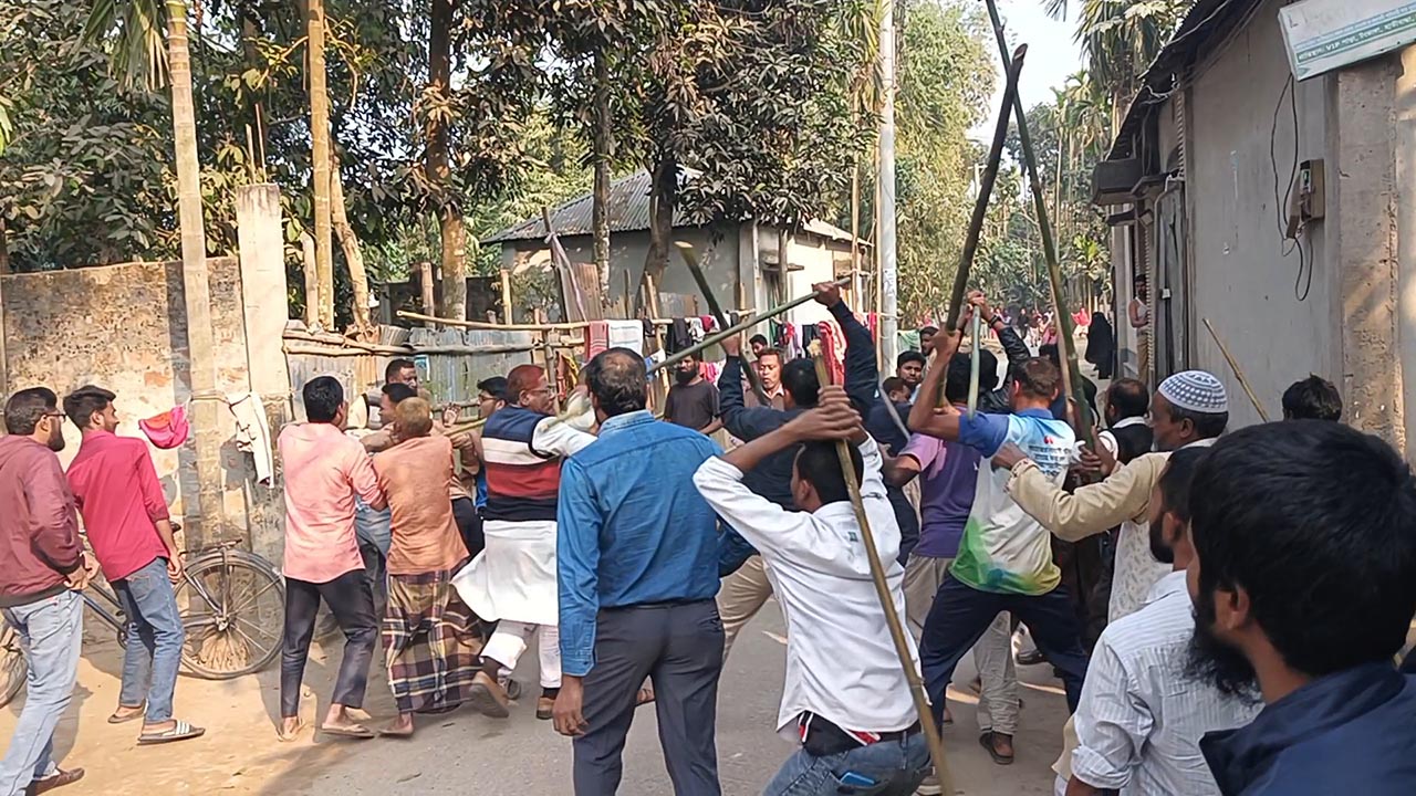 বিএনপি-জামায়াত সংঘর্ষ, আহত ২০: পরিস্থিতি নিয়ন্ত্রণে পুলিশ