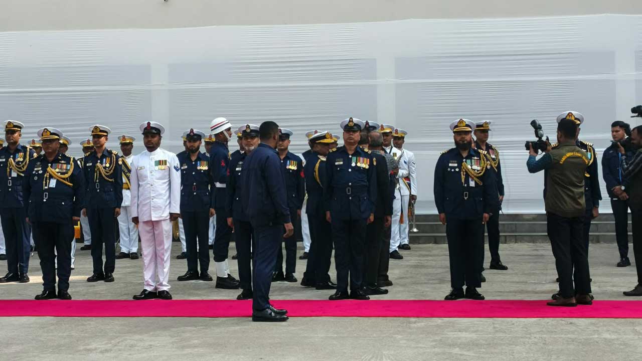 আইনশৃঙ্খলা বাহিনীর সদস্যরা রাজনৈতিক এজেন্ডায় জড়িত হলে বিভাগীয় ব্যবস্থা