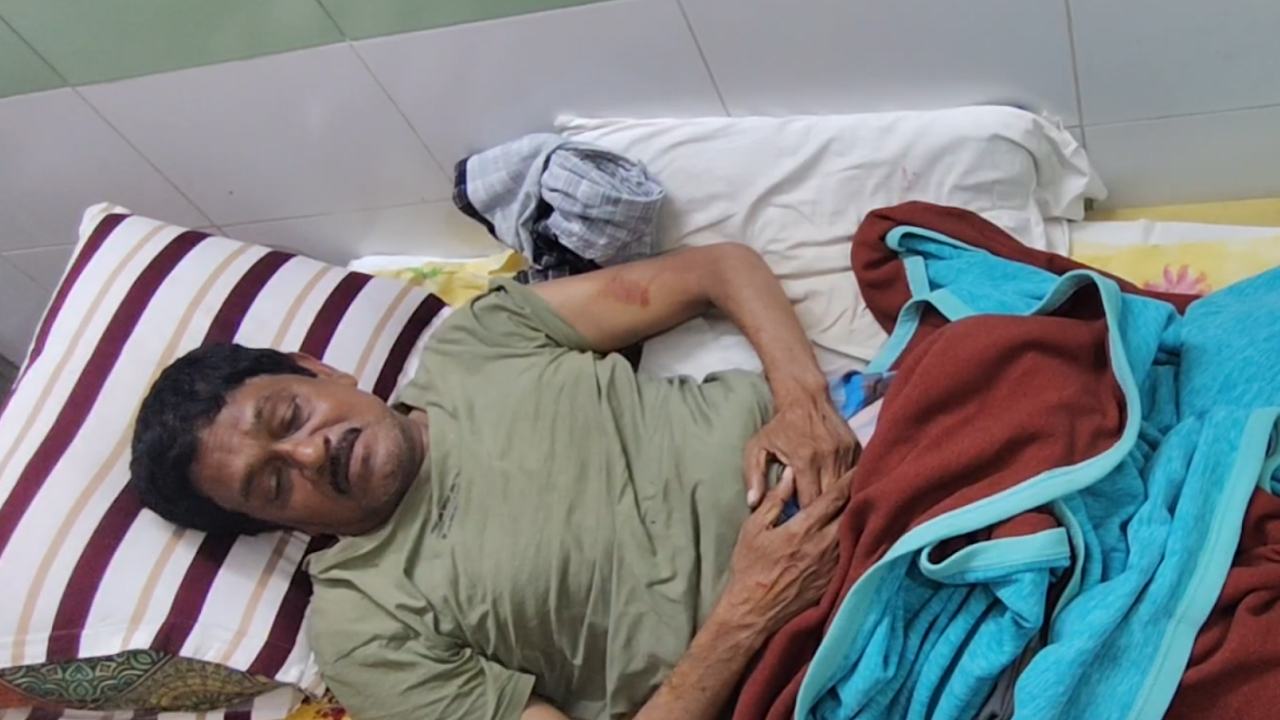 চাঁদা না পেয়ে সাবেক ইউপি সদস্যকে কুপিয়ে জখম