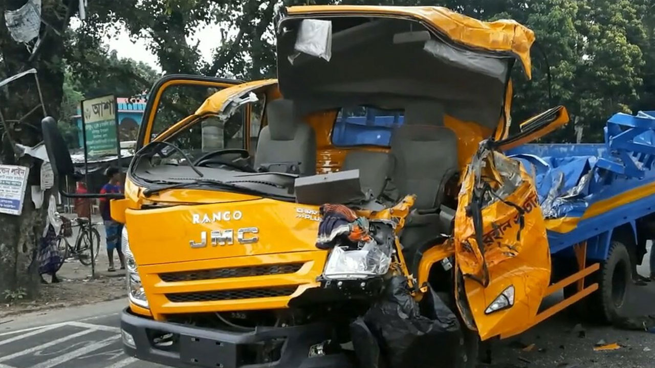 ঝিনাইদহে ট্রাকের ধাক্কায় ২ যুবক নিহত