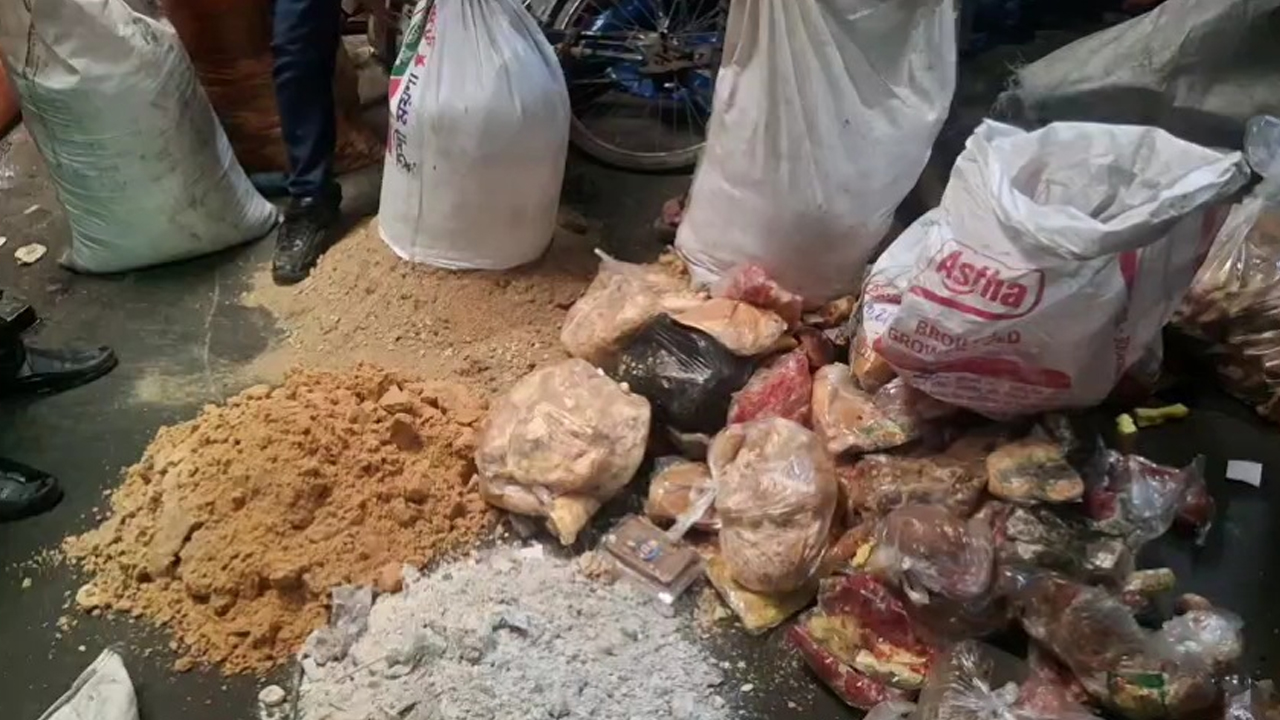 বার্গারে পচা মাংস, পোড়া তেল ও নষ্ট খাবার, তিন প্রতিষ্ঠানকে জরিমানা