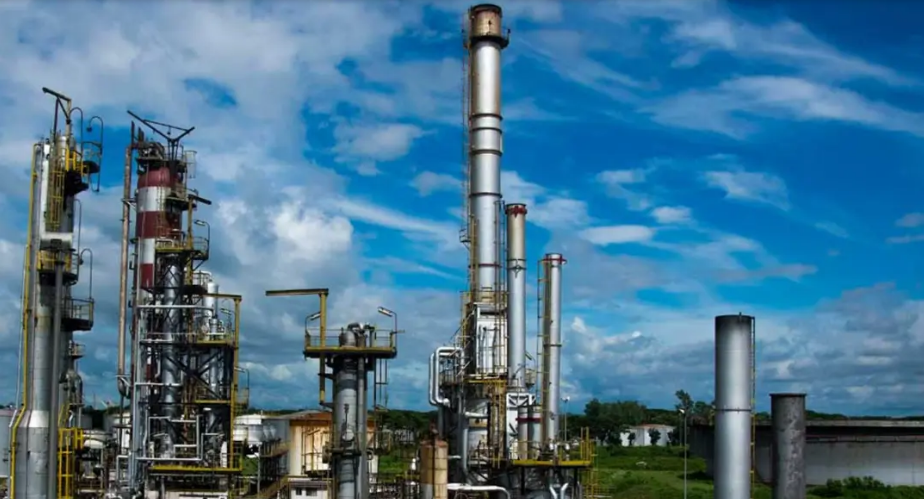 অপরিশোধিত তেলের তীব্র সংকট: বন্ধ হয়ে গেল দেশের একমাত্র শোধনাগার ইস্টার্ন রিফাইনারি