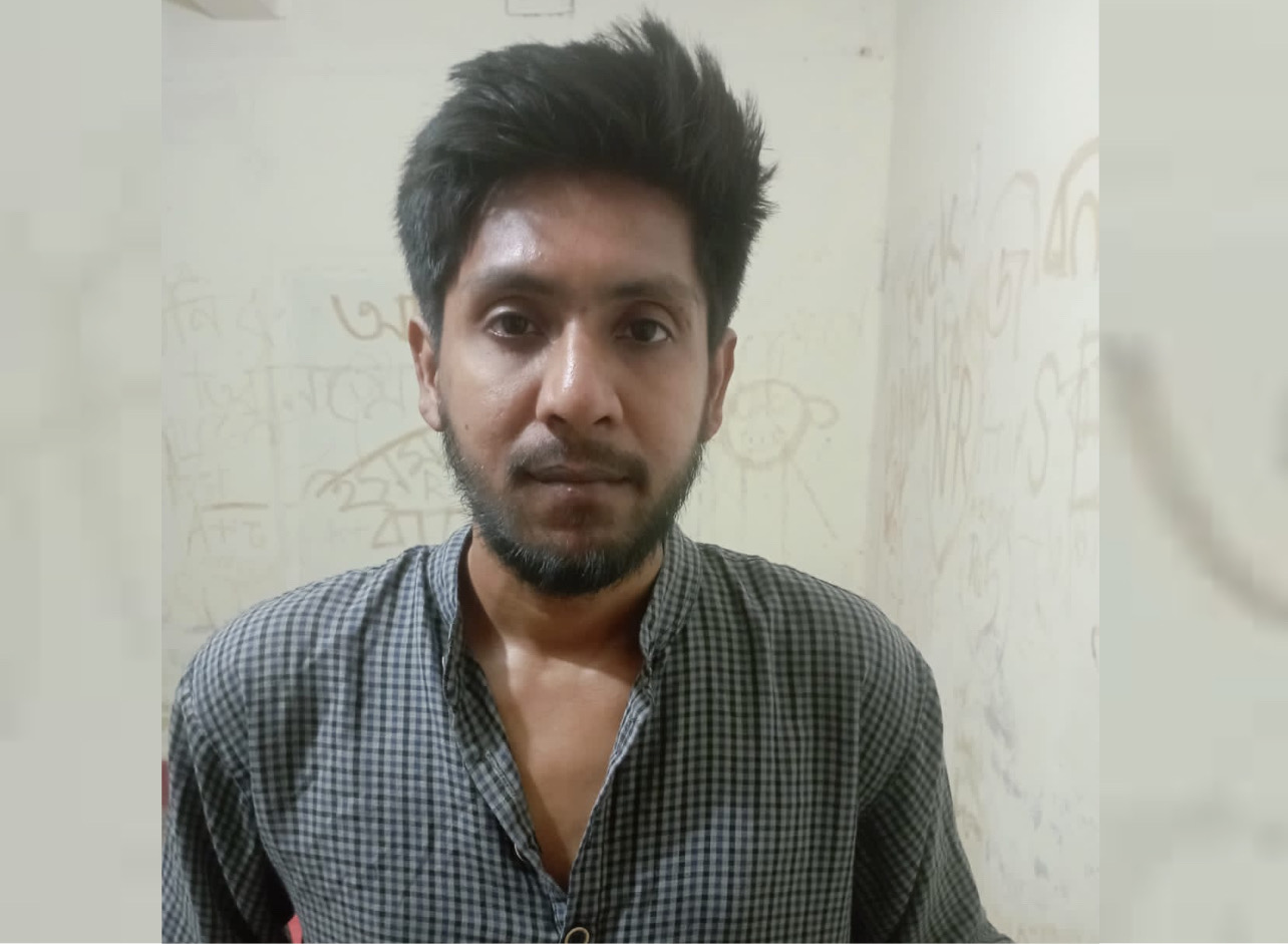 রাজশাহীতে পেশকারের কাছে চাঁদা দাবির মামলায় ওয়ারেন্টভুক্ত আসামি গ্রেপ্তার