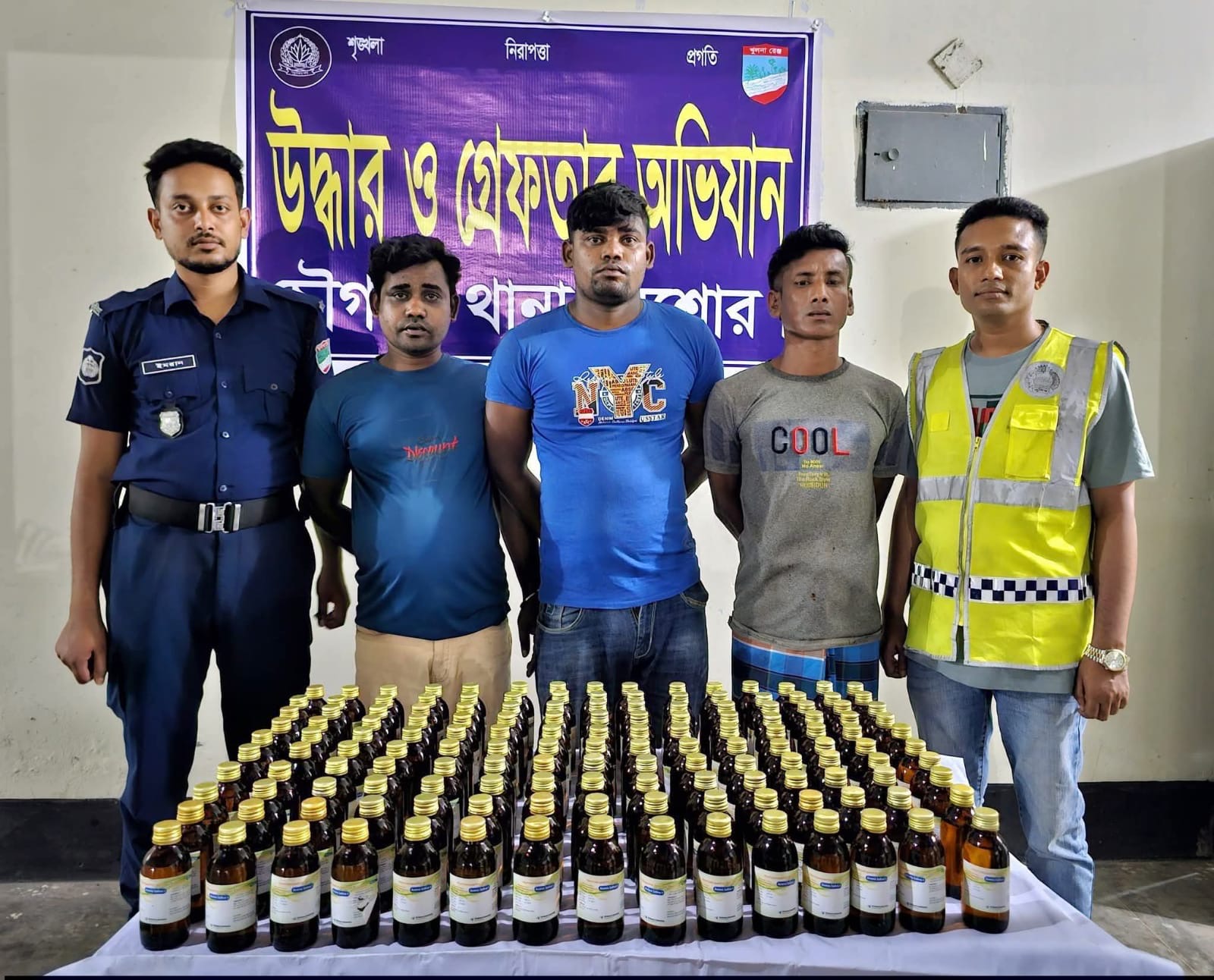 চৌগাছায় পুলিশের বিশেষ অভিযানে ১৫০ বোতল রেক্টিফাইড স্পিরিটসহ ৩ জন গ্রেফতার