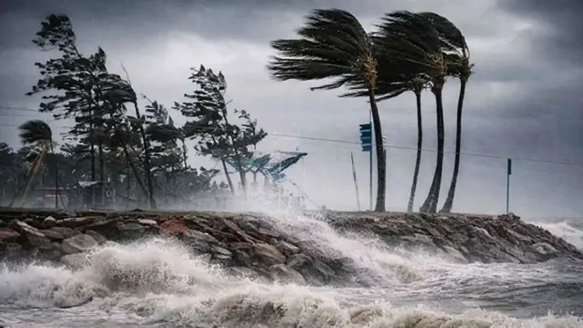 দেশের ১৪ অঞ্চলে রাতের মধ্যে ঝড়ের আভাস, নদীবন্দরে সতর্কতা