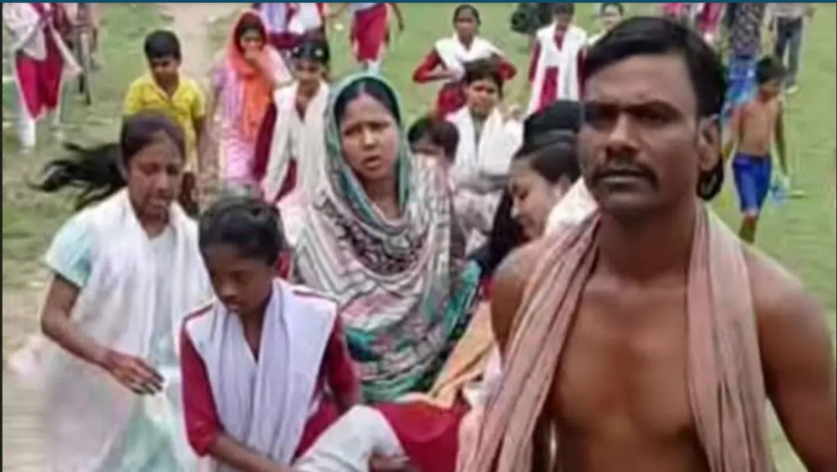 টাঙ্গাইলে বিদ্যালয়ে একসঙ্গে ৩২ শিক্ষার্থী অসুস্থ: টিউবওয়েলের পানিতে বিষক্রিয়ার সন্দেহ