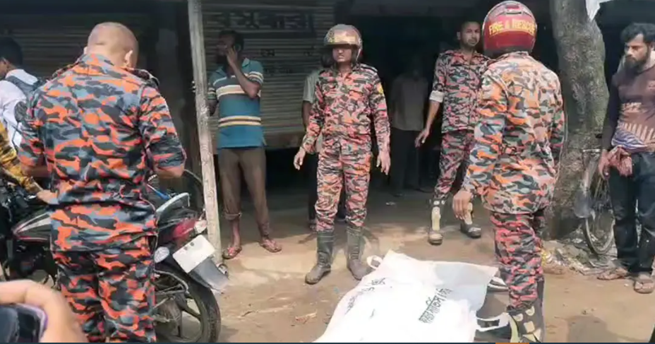 জয়পুরহাটে পৃথক দুর্ঘটনা: ট্রাক ও ট্রেনের নিচে কাটা পড়ে দুইজনের মৃত্যু