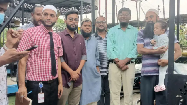 ভুল বোঝাবুঝির অবসান: কুমিল্লায় ফেলে যাওয়া পাকিস্তানি শিশু ‘নাফিসা’ পরিবারের কাছে হস্তান্তর