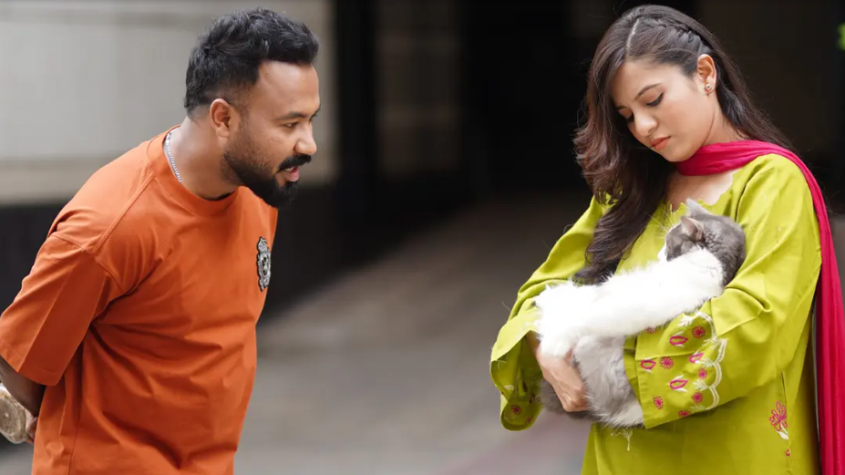 পলাশের সঙ্গে বাজিমাত করলেন জারবীনি, কে এই তরুণী?