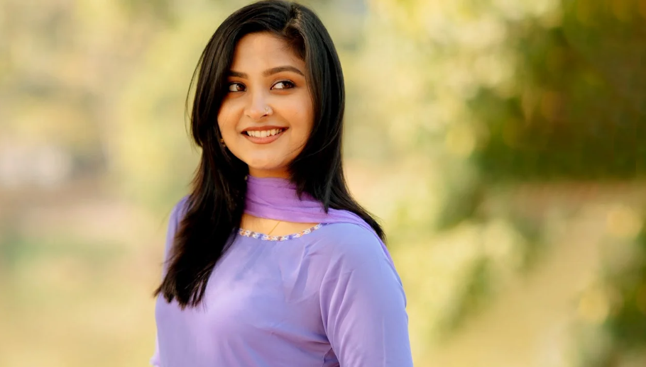 ‘আমি এখন সিঙ্গেল না, সম্পর্কে আছি’: সম্পর্কের সিলমোহর দিলেন অভিনেত্রী নীহা