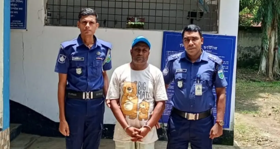 নওগাঁয় শিশু ধর্ষণের চেষ্টার অভিযোগে কমিউনিটি ক্লিনিকের স্বাস্থ্যকর্মী গ্রেপ্তার