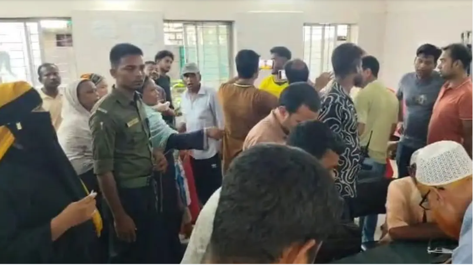 সোনারগাঁয়ে আসামি ধরতে গিয়ে ৩ পুলিশসহ ৪ জনকে কুপিয়ে জখম, দুই ভাই গ্রেপ্তার