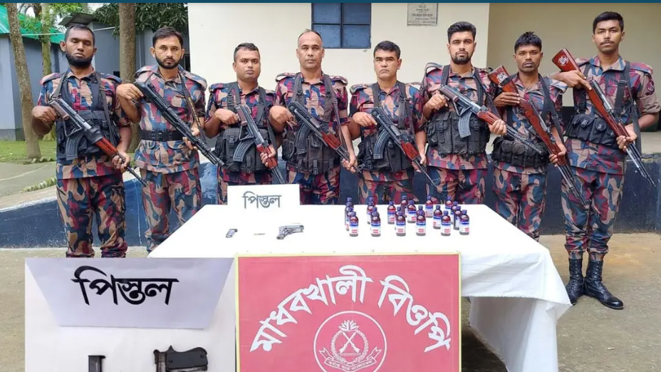 বিজিবির ধাওয়ায় ব্যাগ ফেলে পালালো চোরাকারবারি: সীমান্তে মিলল বিদেশি পিস্তল, গুলি ও মাদক