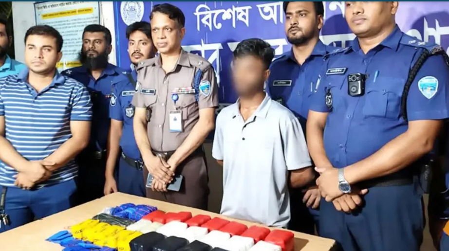 কক্সবাজারে ঢাকাগামী স্লিপার বাসে তল্লাশি: ৯২ হাজার ইয়াবাসহ হেলপার গ্রেপ্তার, চালক পলাতক