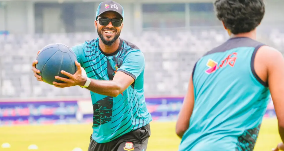 অস্ট্রেলিয়া সফরের আগে পেসার সংকট: ছুটি বাতিল করে দেশে ফিরছেন এবাদত